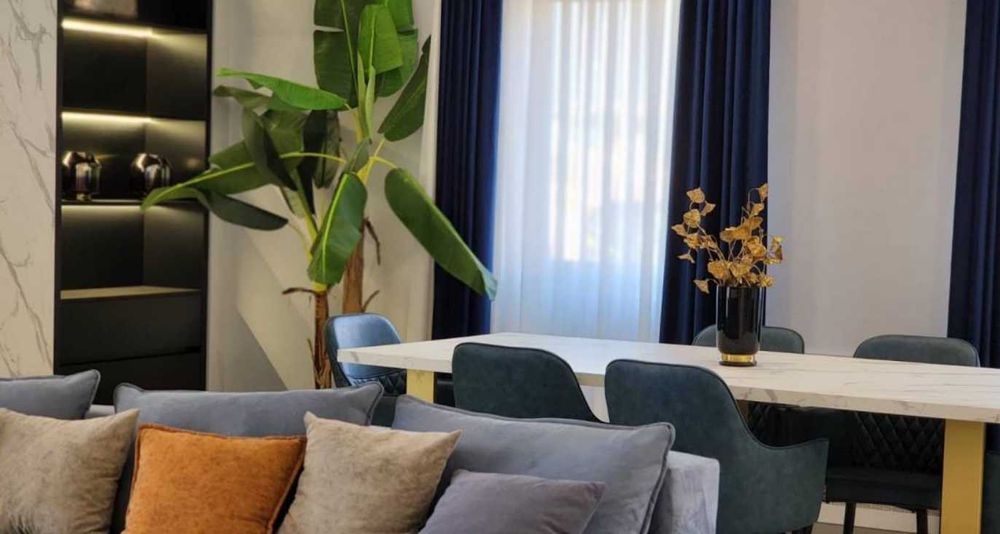 Продава се Тристаен апартамент в София, Център - 100 кв.м за 1700 €/кв.м - Снимка #1