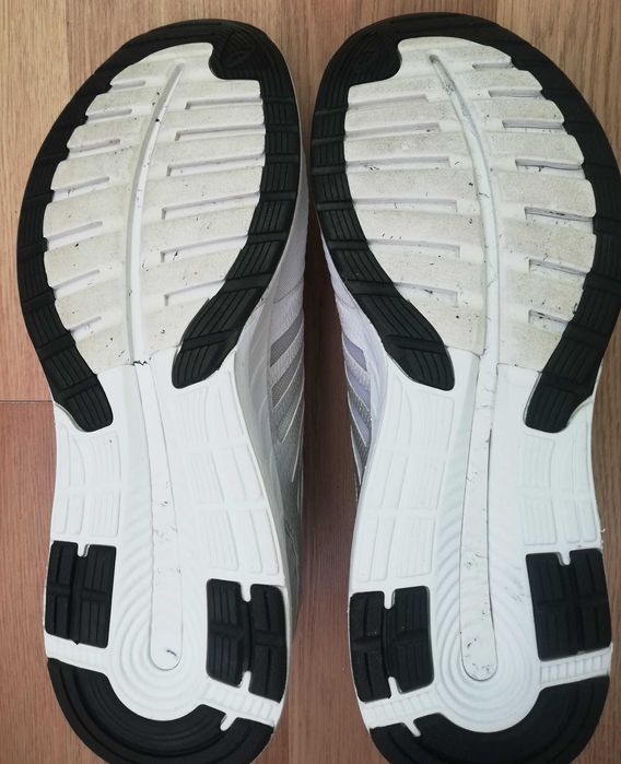 Маратонки на Asics ном. 42