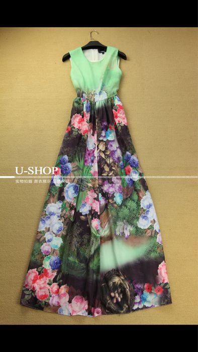 Продам платье с цветочным принтом