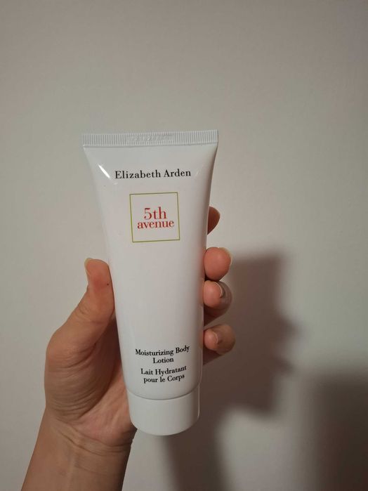 Set Elizabeth Arden nou apă de parfum 125 ml și loțiune de corp
