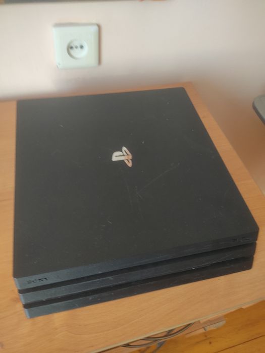 Продам PS 4 Pro подписка пс + до июля