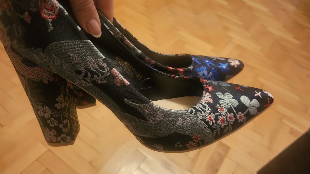 Уникални дамски обувки