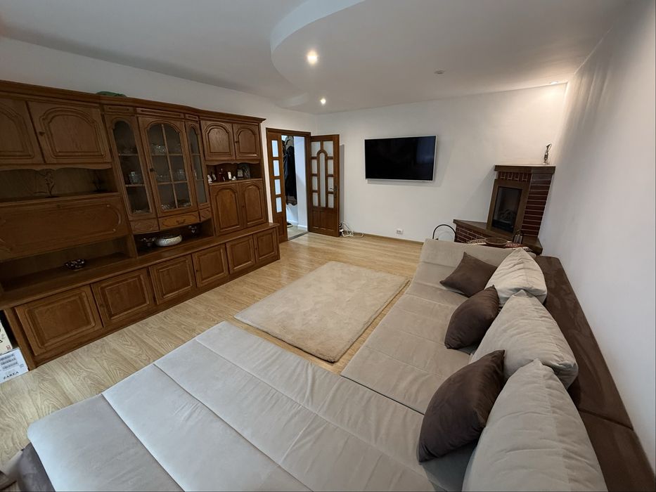 Vând apartament 3 camere, etaj 1 - Cartier Obcini