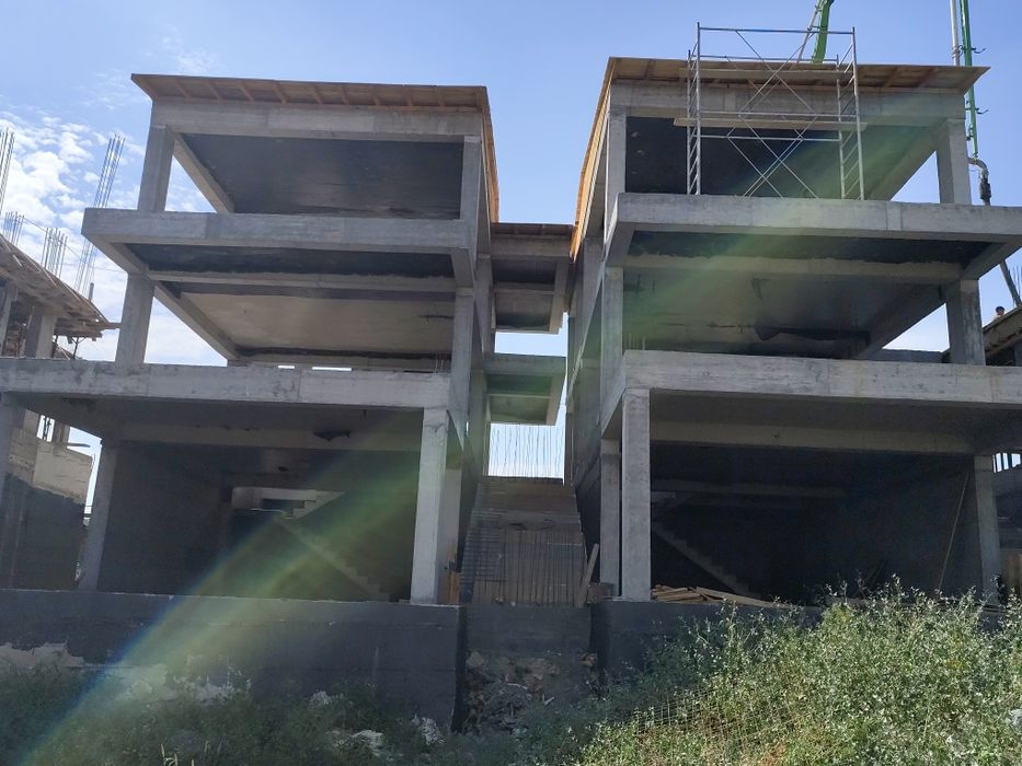 Firma de construcții executam case și blocuri