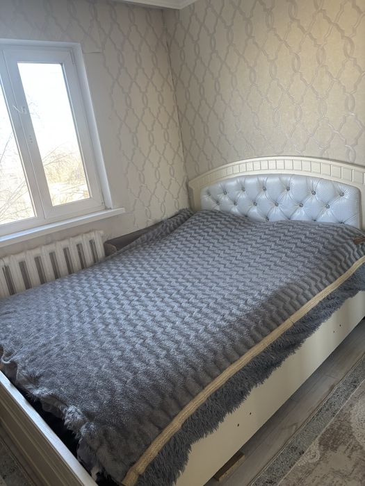 Продам кровать с матрасом