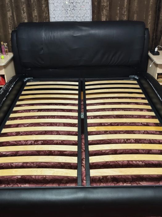 Продам кровать с матрасом