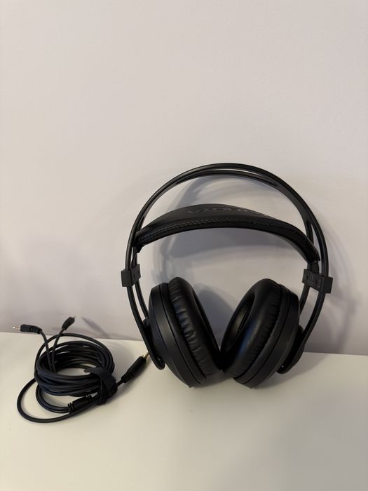 Микрофон Boya BY-PM700 и слушалки за аудиообработка