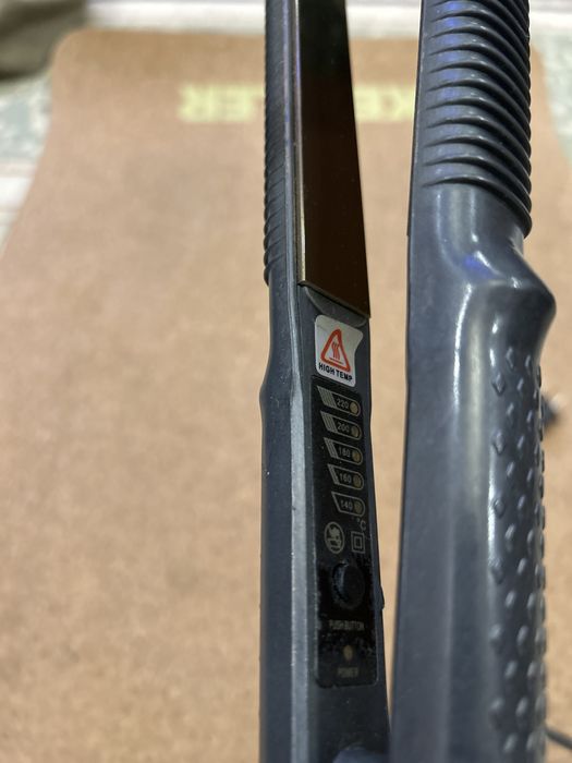 Щипцы для укладки волос