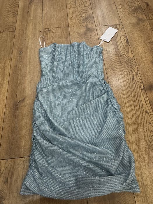 Блестяща синя рокля