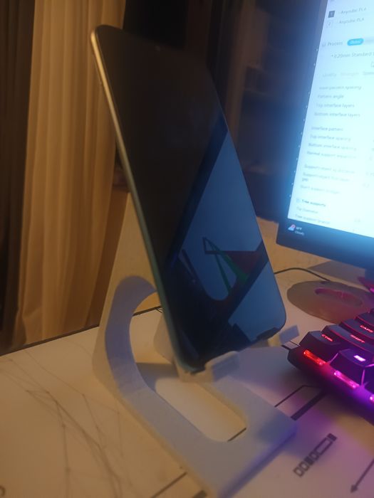 Suport telefon printat 3D