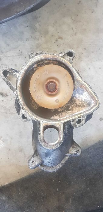 Водна помпа - /БМВ/BMW/-/е60/е61/ - M57N2 3.0d 231кс.