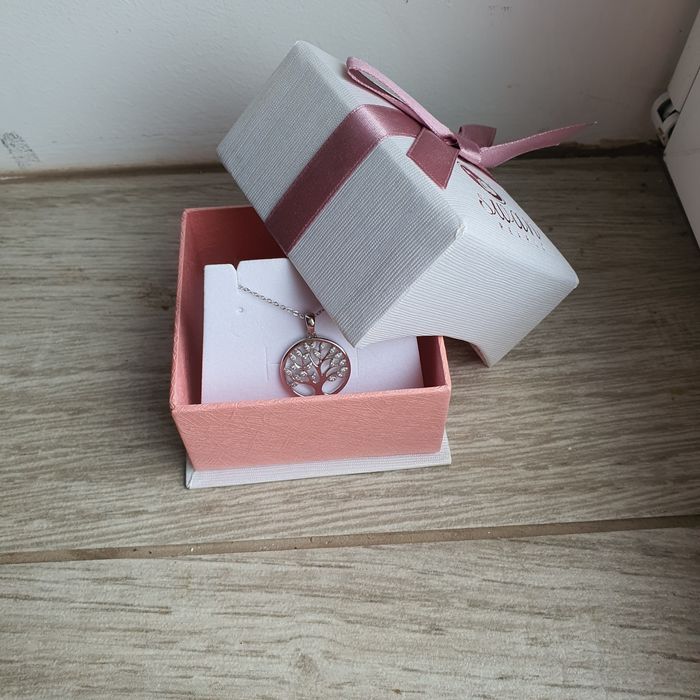 Луксозно срецърно бижу