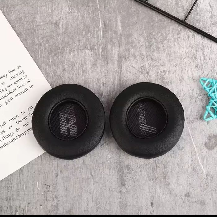 JBL Bluetooth слушалки