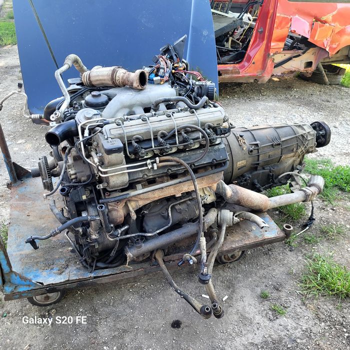 Продавам  двигател  м67  3.9 д v8 bi turbo  e38
