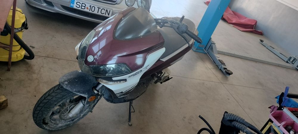 Vând benelli x49 2009
