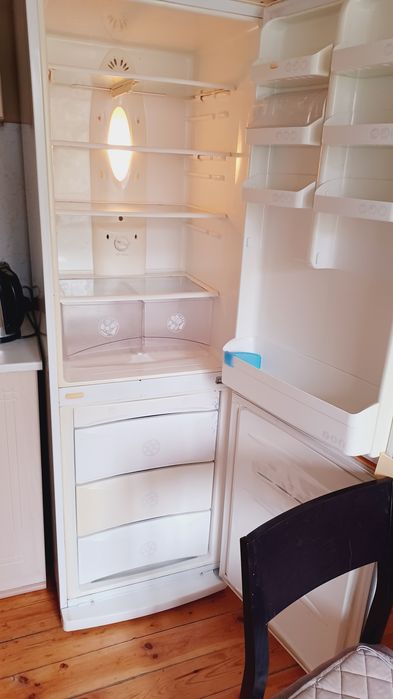 LG Хладилник със Фризер 99лв