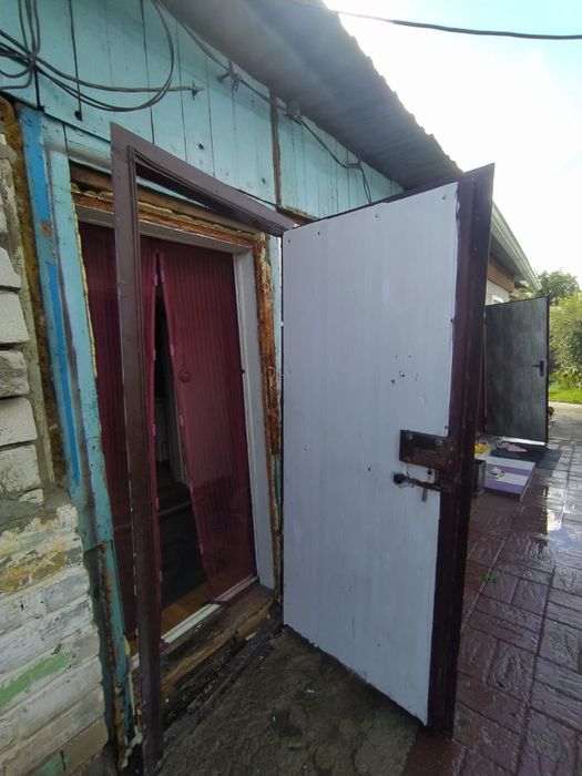 Продам металлическую дверь