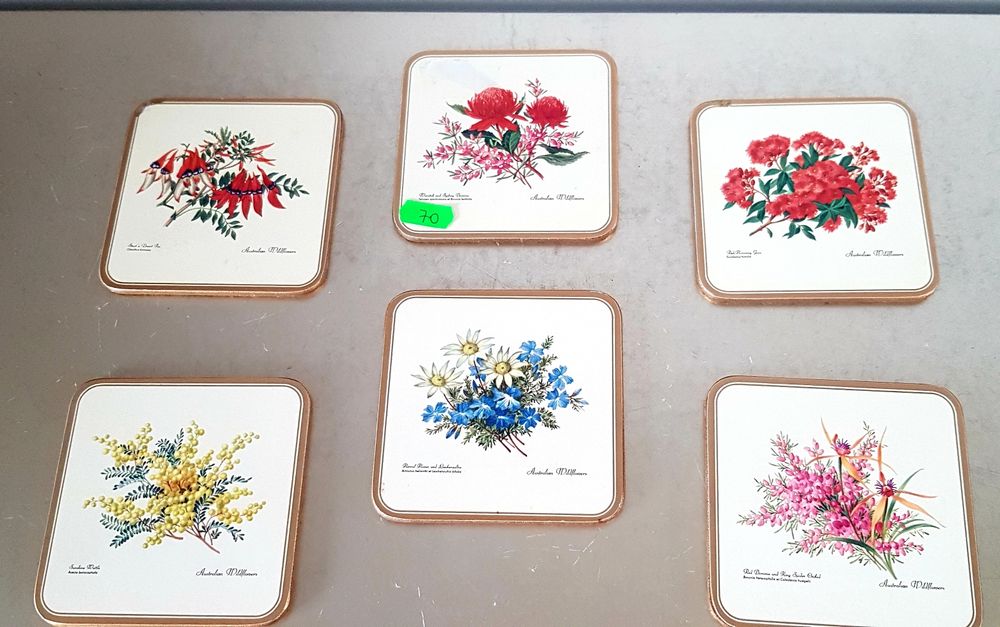 Suporți vechi pentru pahare și căni