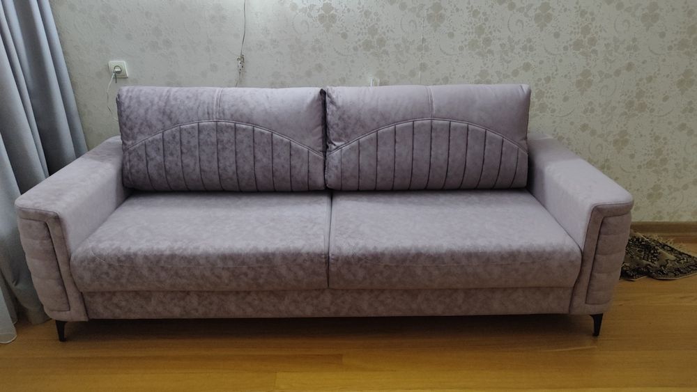 Продам диван в гостиную.