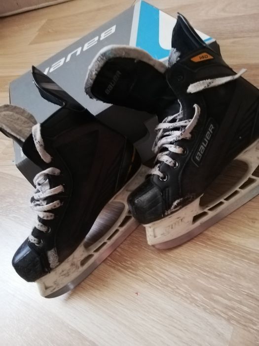 Коньки хоккейные профессиональные