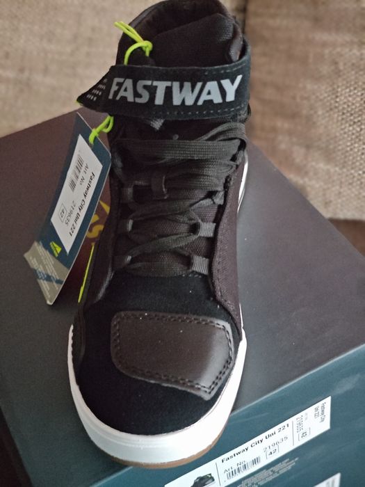 Vând adidași moto casual 38