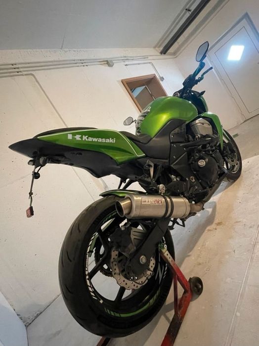 Kawasaki Z750 cu ABS, evacuare STORM, șa custom
