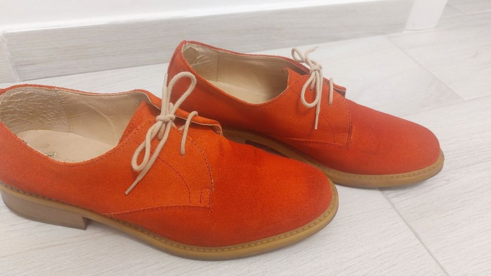 Pantofi rosii piele întoarsă