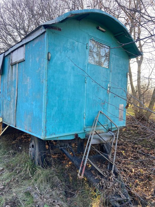 Vand vagon/ remorca/ stupină.