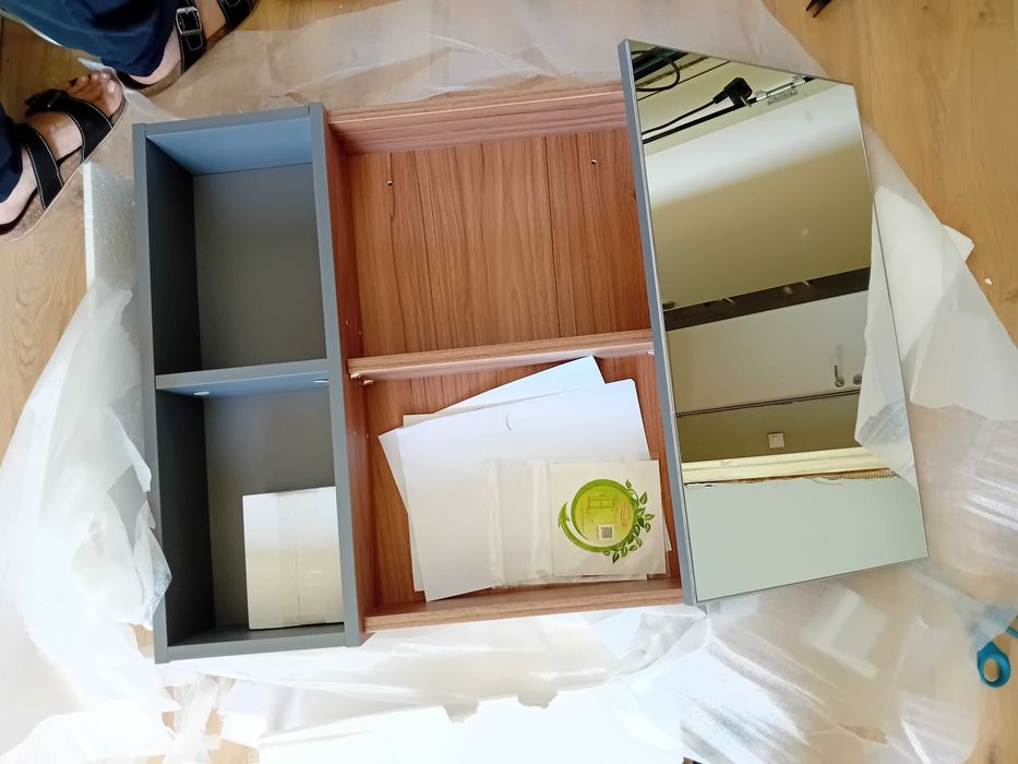 Огледален ПВЦ шкаф за баня