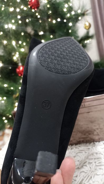 Продам туфли лодочки классические.