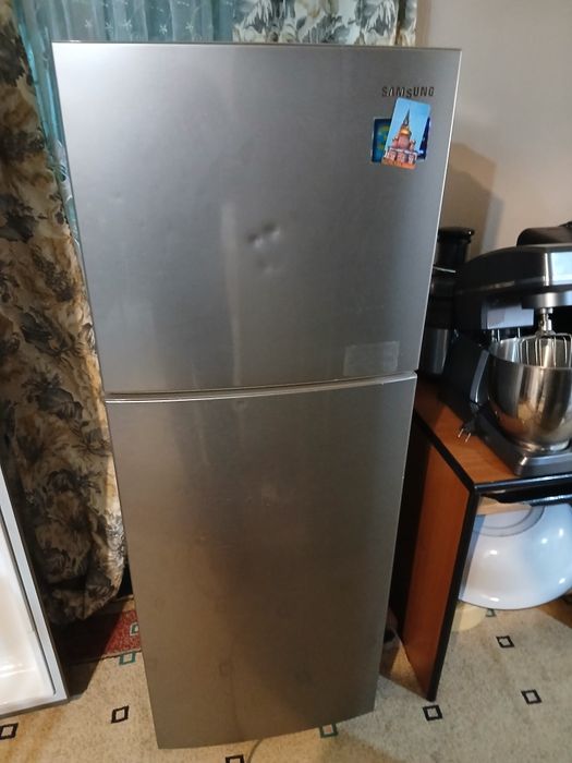 Холодильник Samsung