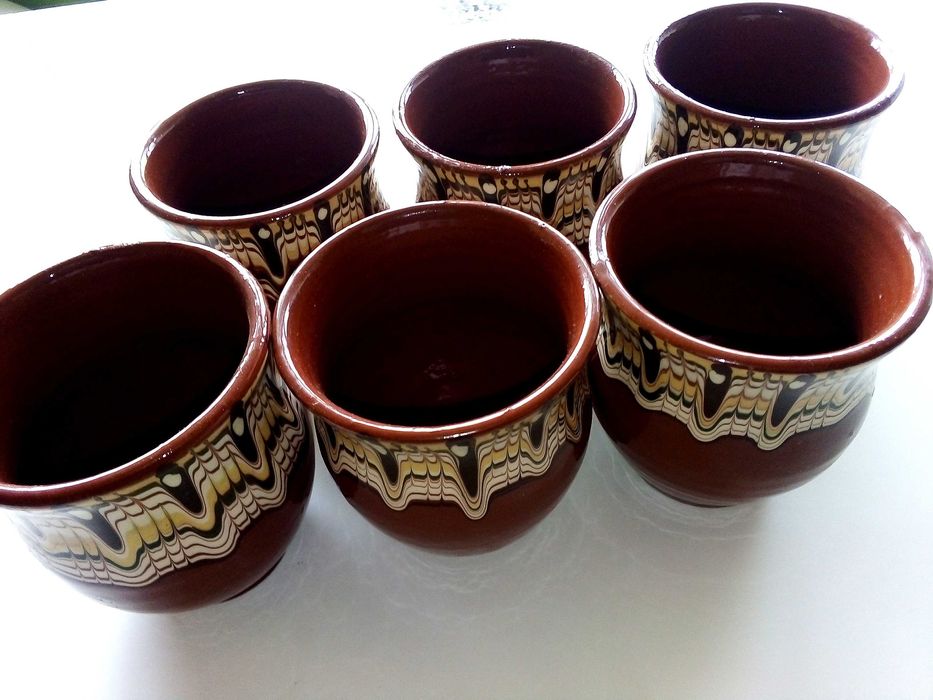 Стари неупотребявани глинени чаши