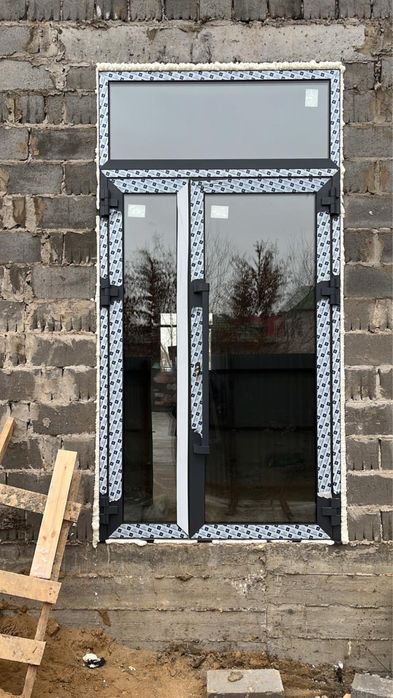 Алюминевые двери и перегородки