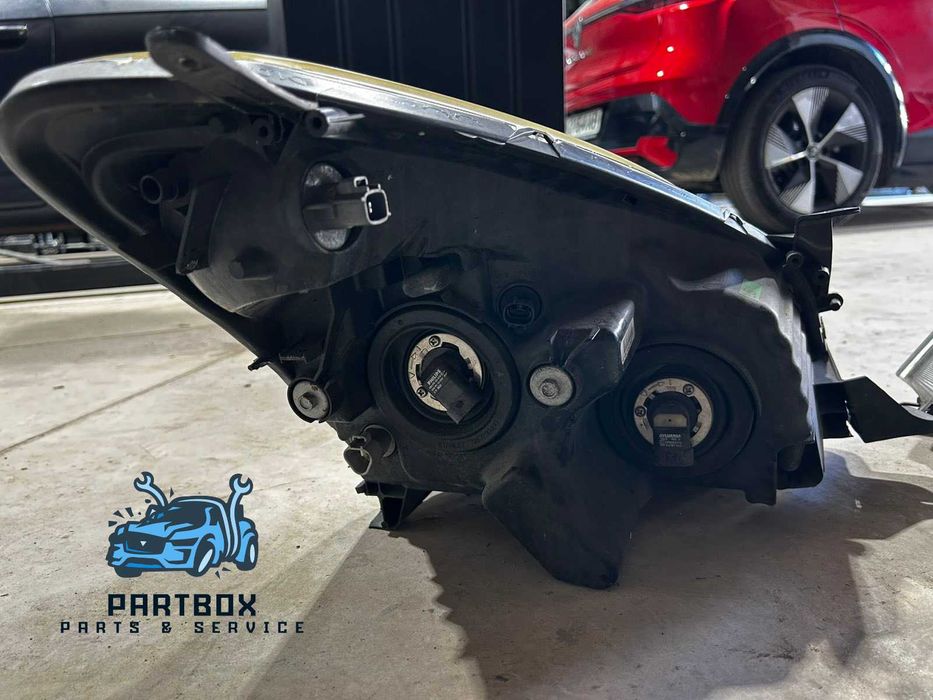 Десен фар за Toyota Corolla Verso 2008 facelift