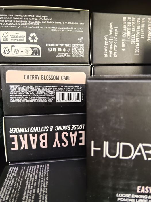 Huda BeautyEasy Bake Lose