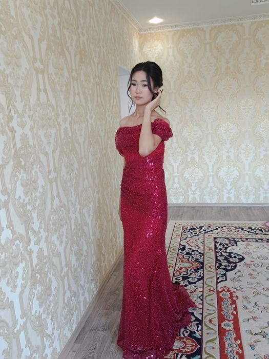 Платья вечернее ,для выпускных