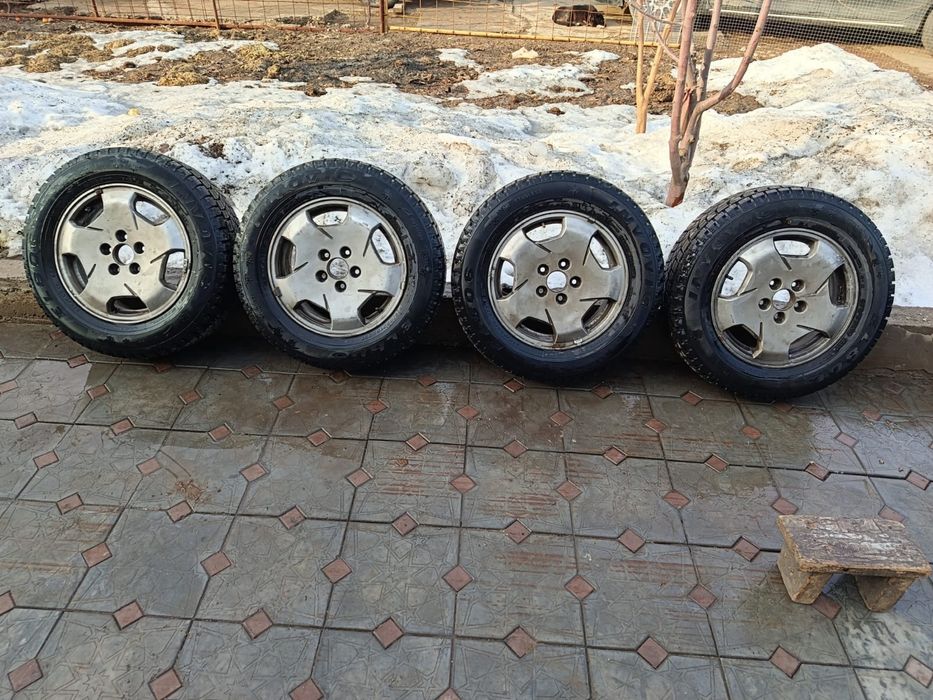 Продам шины с дисками 215/65/16