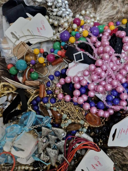 Lot 1000 buc gablonturi outlet, 2,2 lei buc,modele diversificate/mixte