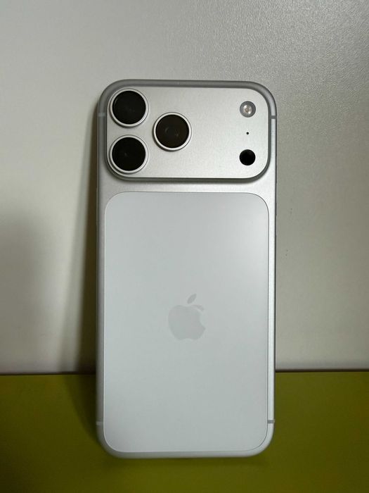 iPhone 17 Pro MAX 256 GB Silver (В ГАРАНЦИЯ до 16.02.2028г.)