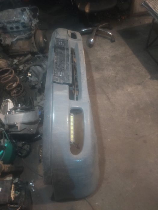 Продам бампер Мазда