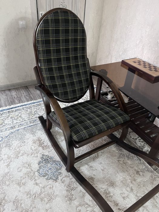 Продаю срочно кресло-качалку! В идеальным состоянии!