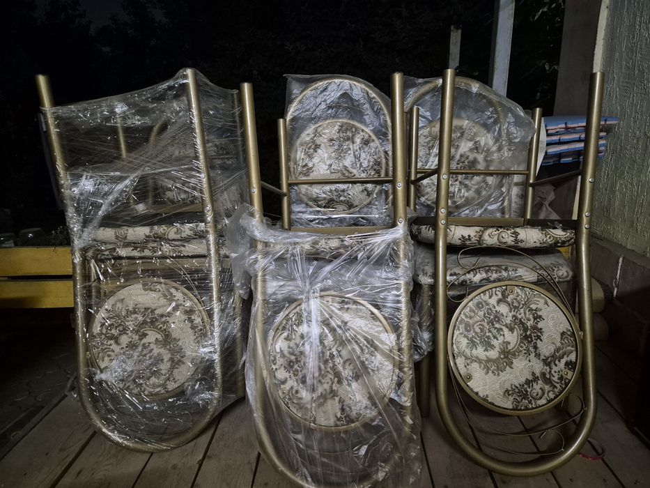 Продам стулья железные