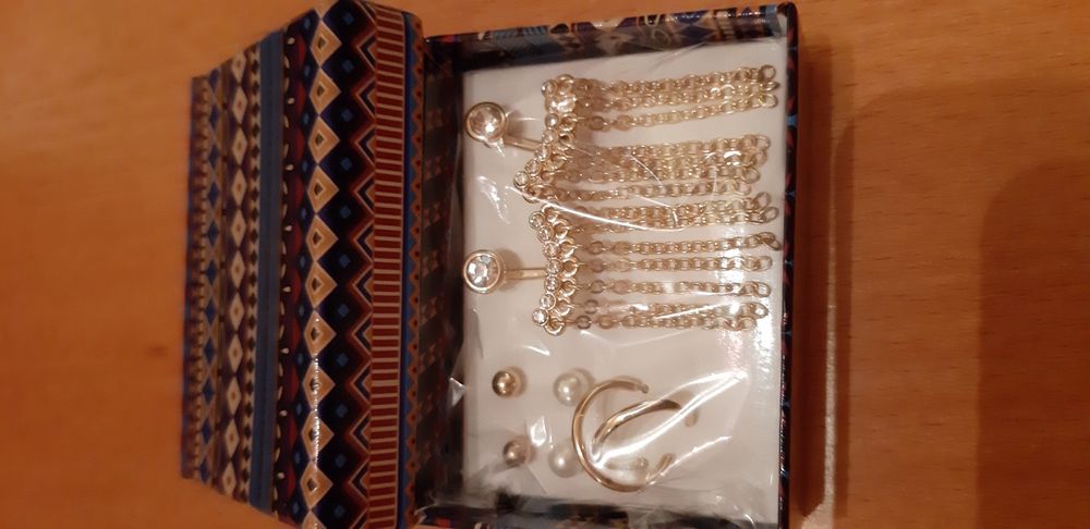 Комплект бижута Avon Maxima и комплект обици Boho mix