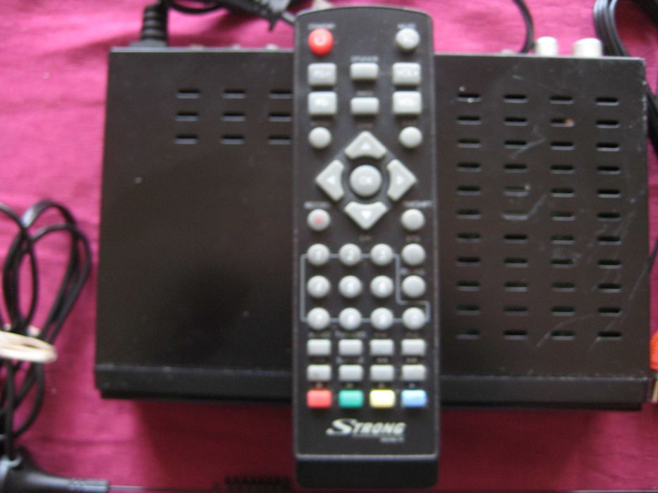 Продавам цифров декодер STRONG STR 8115