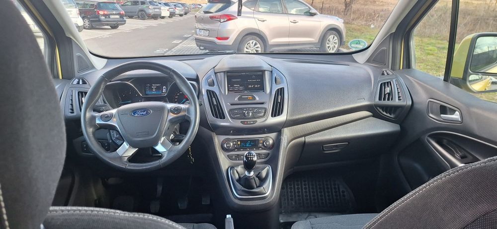 Vând Ford Tourneo