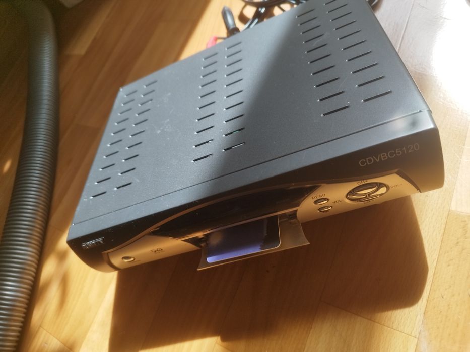 Приставки АлмаТВ (2 шт) разные