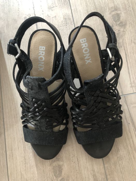 Женские босоножки новые 39