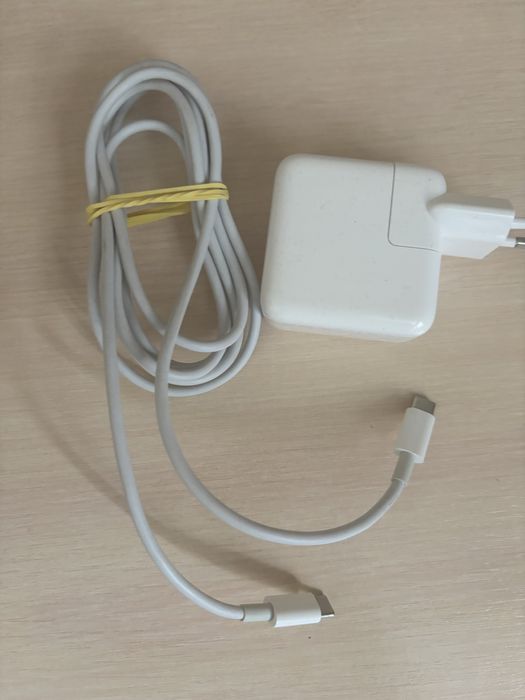 Продам зарядное устройство на iPhone MacBook оригинал