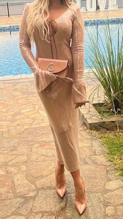 Eesome пайетена рокля в два цвята- синя и бежова