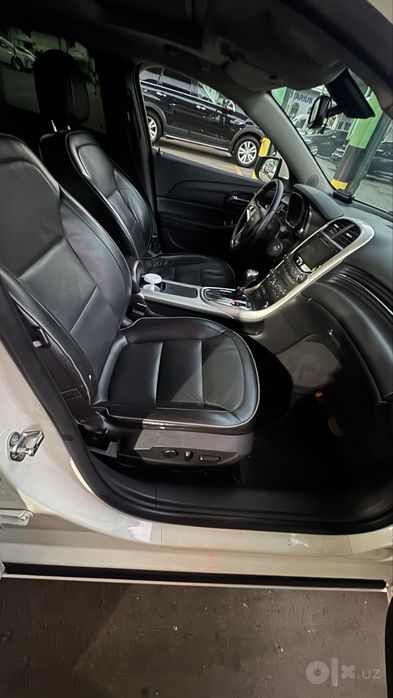 Продаётся Chevrolet Malibu 1, 2012 года